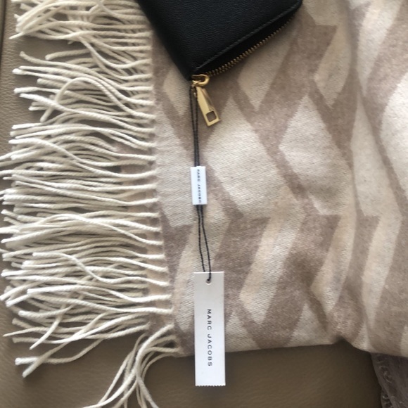 NWT  Marc, Jacob, wallet, black with gold hardware. - Picture 8 of 12